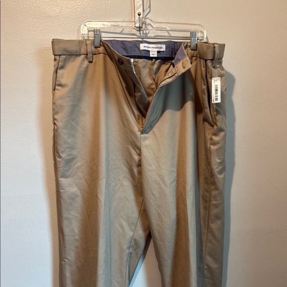 Amazon Essentials 42 x 29 Classic Fit Expandable Waist Flat Front Dress Pant - Picture 9 of 12